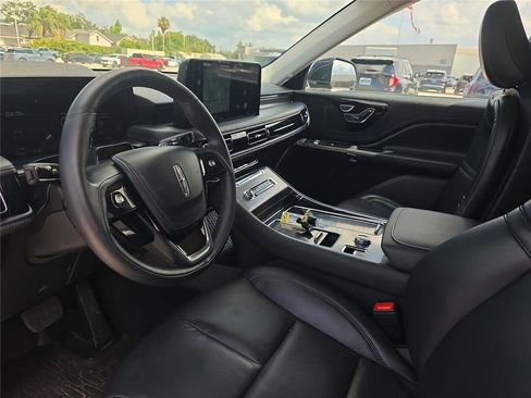 Used 2025 Lincoln Aviator 2WD image 14
