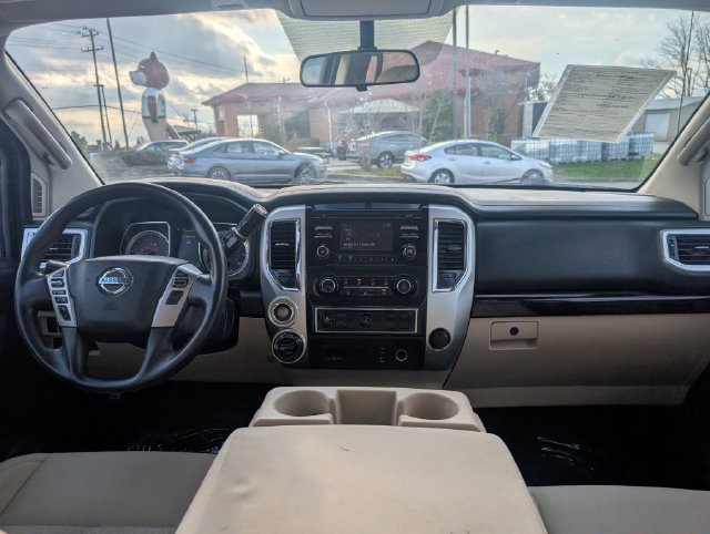 Used 2017 Nissan Titan SV AWD/4WD image 14