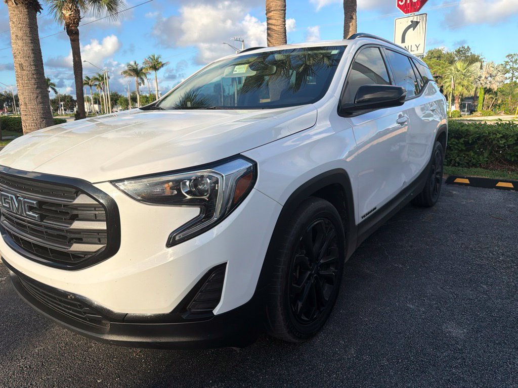 Used 2020 GMC Terrain SLE w/ Driver Convenience Package FWD image 3
