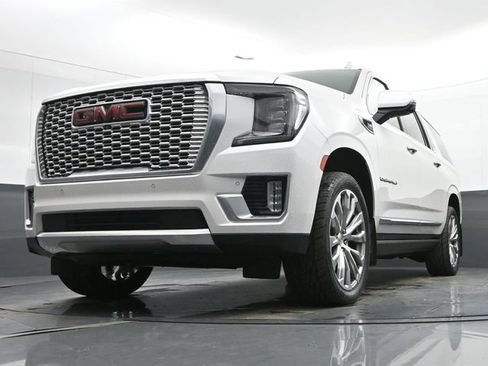 Used 2021 GMC Yukon XL Denali w/ Denali Ultimate Package image 9
