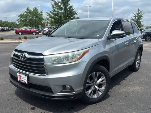 Used 2016 Toyota Highlander Plus FWD image 1