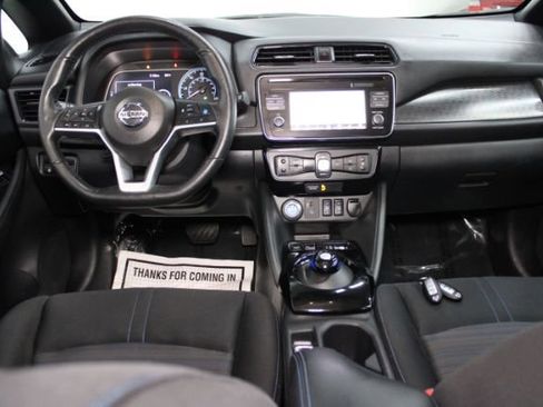 Used 2019 Nissan Leaf SV w/ SV Technology Package FWD image 2