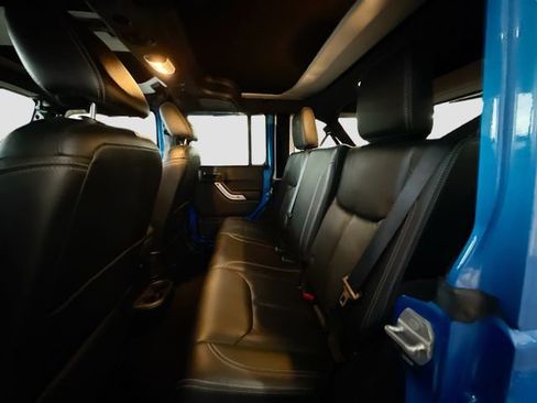 Used 2015 Jeep Wrangler Unlimited Rubicon w/ Connectivity Group image 25