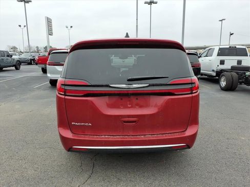 New 2026 Chrysler Pacifica Select image 4