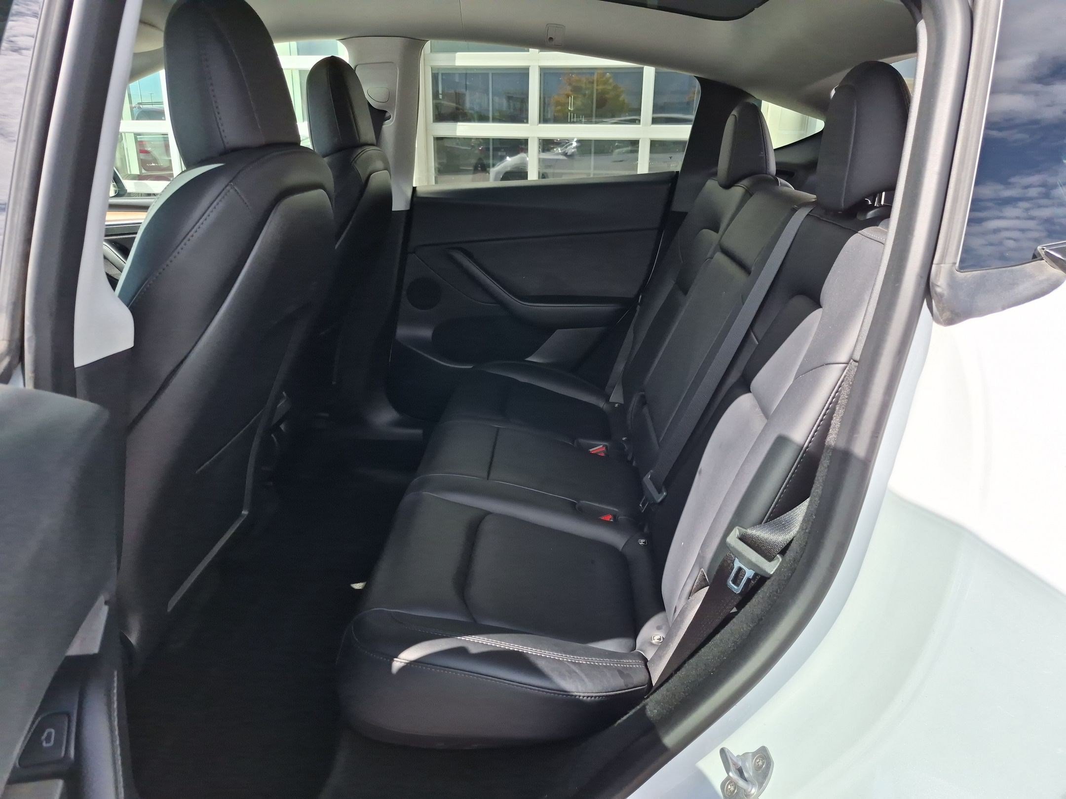 Used 2023 Tesla Model Y Long Range AWD/4WD image 29