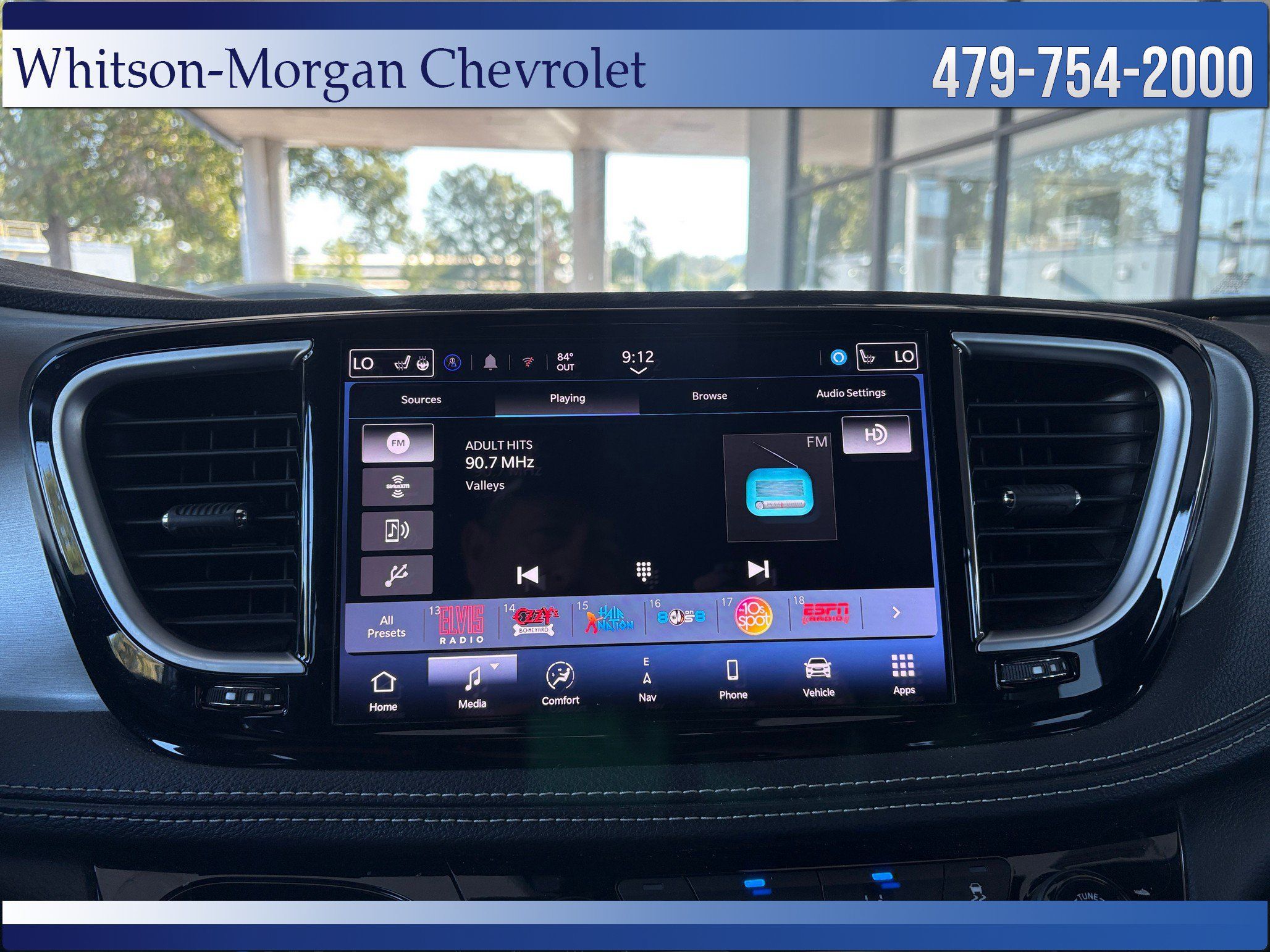 Used 2024 Chrysler Pacifica Premium FWD image 32