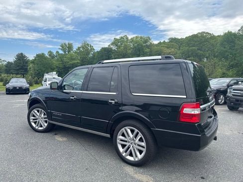 Used 2017 Ford Expedition Platinum AWD/4WD image 4