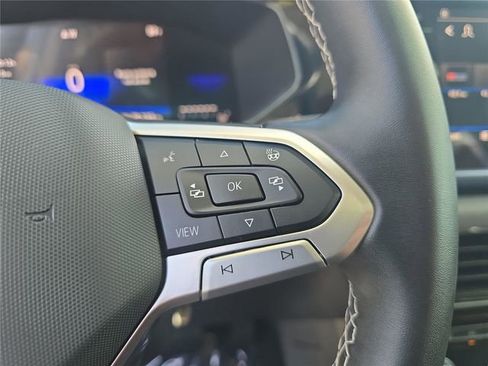 Used 2023 Volkswagen Taos SE w/ Panoramic Sunroof Package FWD image 22