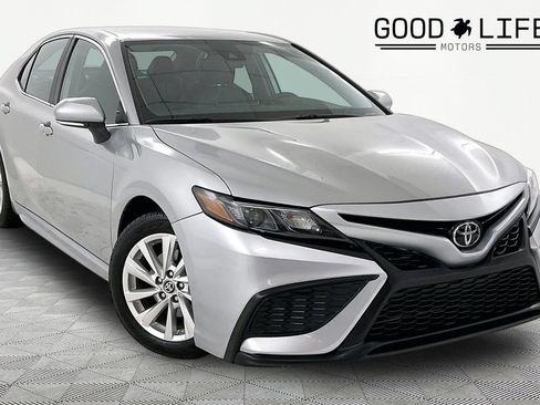 Used 2023 Toyota Camry SE FWD image 1