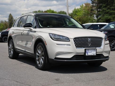 Used 2022 Lincoln Corsair AWD w/ Premium Package image 3