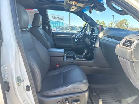 Used 2023 Lexus GX 460 Premium w/ Premium Package image 40