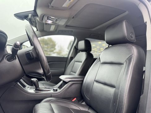 Used 2019 GMC Acadia SLT image 17