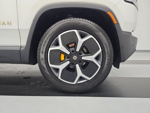 Used 2024 Rivian R1S Adventure AWD/4WD image 11