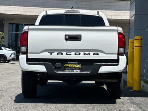 Used 2022 Toyota Tacoma SR w/ SR Convenience Package image 5