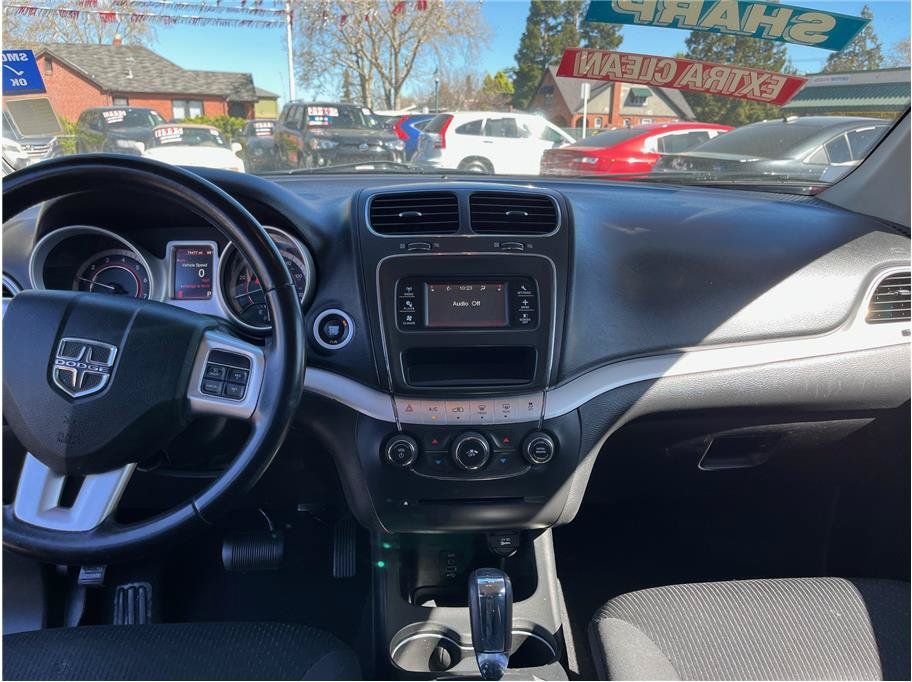 Used 2018 Dodge Journey SXT w/ Connectivity Group FWD image 11