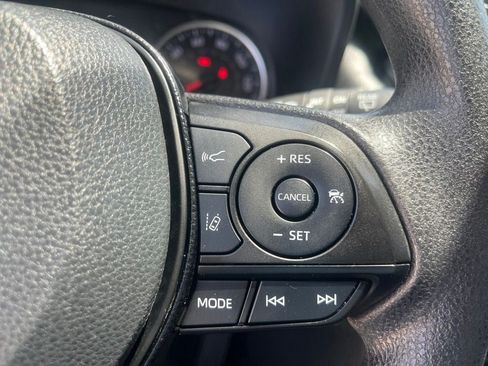 Used 2021 Toyota RAV4 XLE w/ Convenience Package FWD image 31