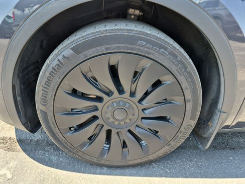 Used 2024 Tesla Model Y Long Range AWD/4WD image 14