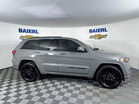 Used 2020 Jeep Grand Cherokee Altitude image 6
