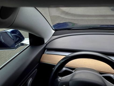 Used 2018 Tesla Model 3 Long Range RWD image 17
