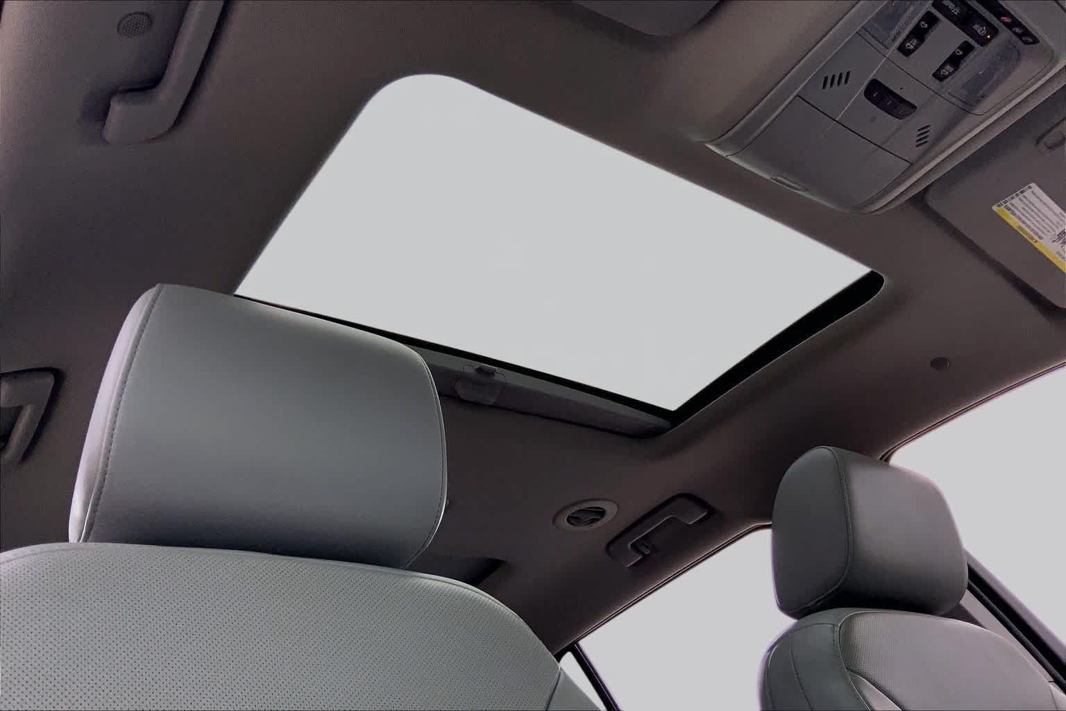 Used 2020 GMC Acadia SLT w/ Driver Alert Package II FWD image 14