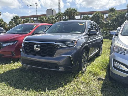 Used 2025 Honda Pilot EX-L image 3
