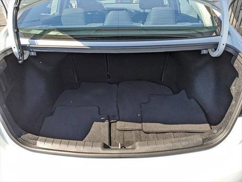 Used 2020 Hyundai Elantra SE w/ Cargo Package (C1) FWD image 15