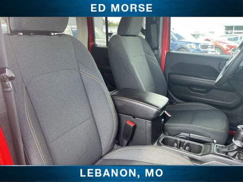Used 2025 Jeep Wrangler Unlimited Sahara AWD/4WD image 25