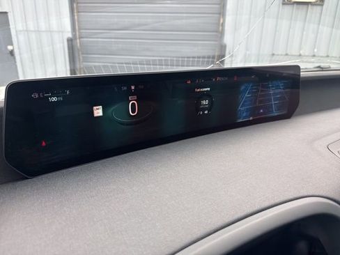 Used 2025 Ford Expedition Active image 17