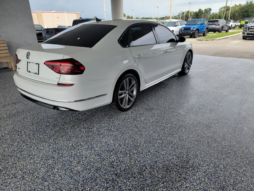 Used 2018 Volkswagen Passat 2.0T R-Line w/ R-Line Lighting Package FWD image 5