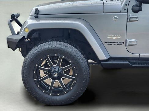 Used 2015 Jeep Wrangler Unlimited Sahara w/ Connectivity Group AWD/4WD image 8