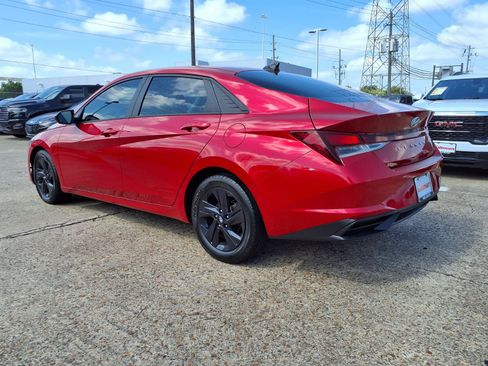 Used 2021 Hyundai Elantra SEL w/ Convenience Package FWD image 4
