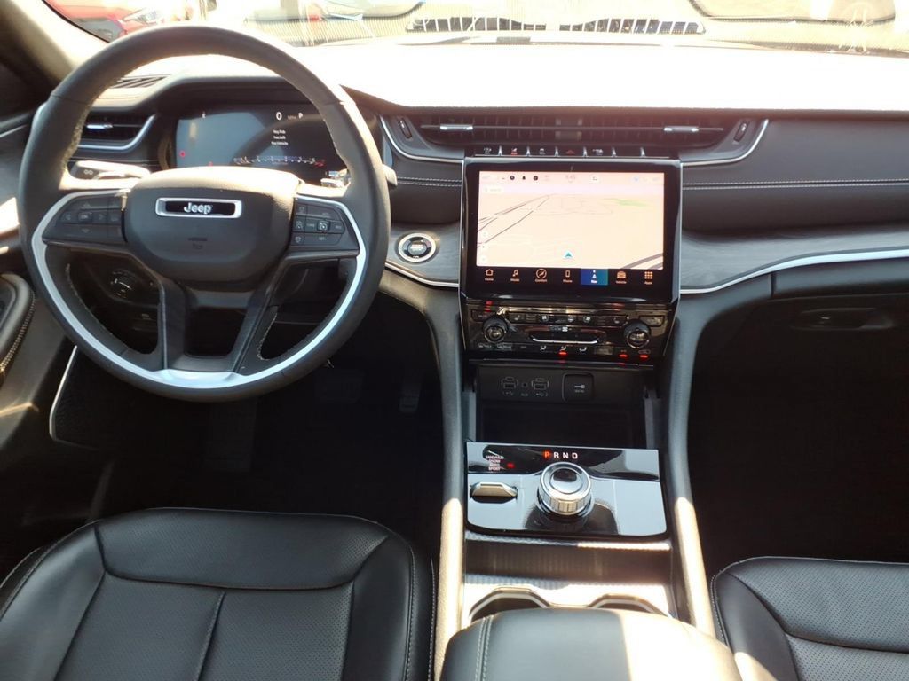 Used 2024 Jeep Grand Cherokee L Limited w/ Luxury Tech Group II AWD/4WD image 15