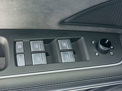 Used 2025 Audi A8 L 3.0T AWD/4WD image 18
