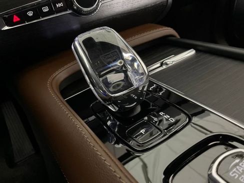 Certified 2024 Volvo XC90 T8 Ultimate AWD/4WD image 22