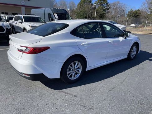 Used 2025 Toyota Camry SE image 10