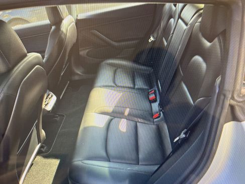 Used 2018 Tesla Model 3 Long Range image 9