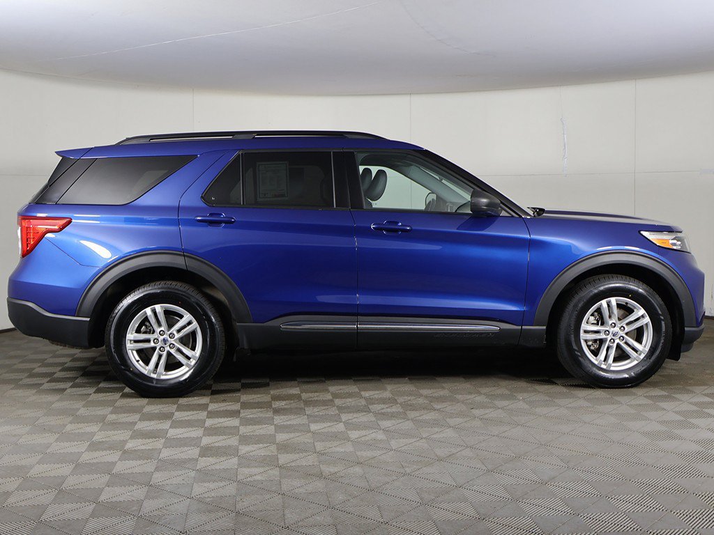 Used 2023 Ford Explorer XLT w/ Equipment Group 202A AWD/4WD image 18