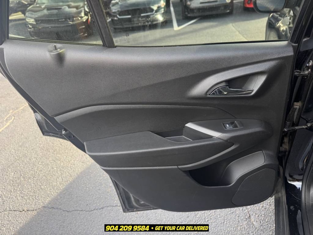 Used 2025 Chevrolet Trax LT w/ Driver Confidence Package FWD image 18
