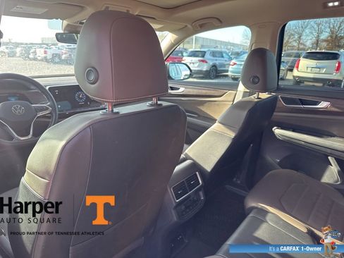 Used 2025 Volkswagen Atlas SEL image 11