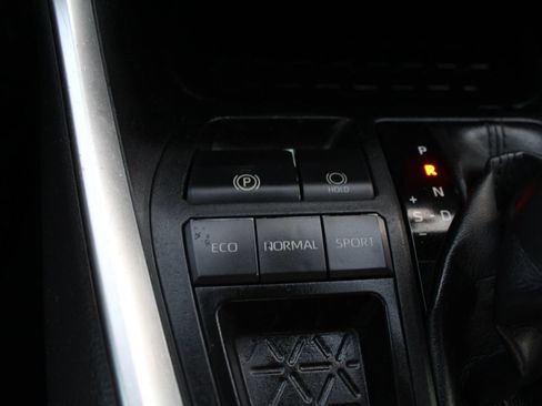 Used 2020 Toyota RAV4 XLE Premium FWD image 17