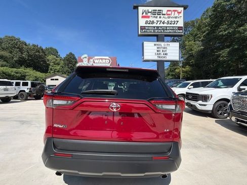 Used 2019 Toyota RAV4 LE FWD image 10