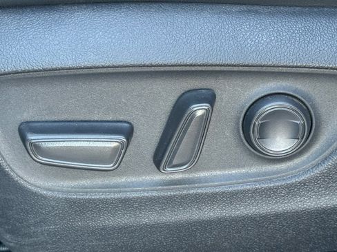 Used 2024 Toyota Highlander XLE image 8