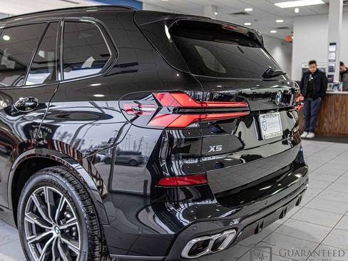 Used 2025 BMW X5 M60i w/ Climate Comfort Package image 14