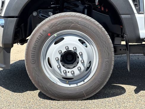 New 2025 Ford F450 XL w/ XL Chrome Package image 26