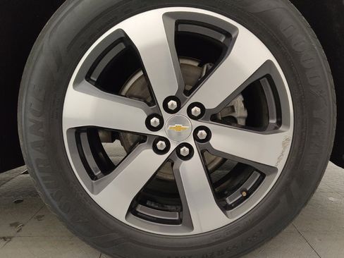 Used 2021 Chevrolet Traverse LT w/ LT Premium Package image 31