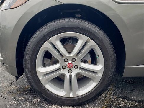 Used 2018 Jaguar F-PACE R-Sport image 23