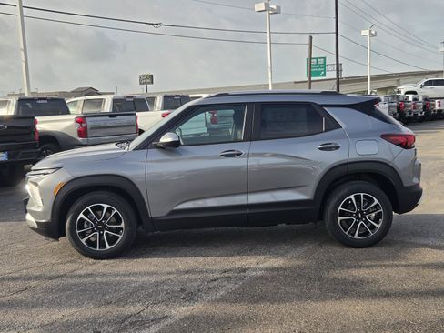 New 2026 Chevrolet TrailBlazer LT FWD image 2