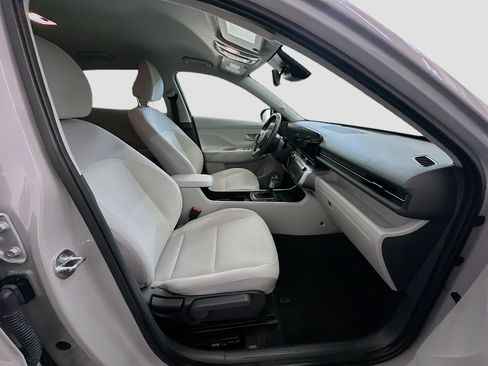 Used 2025 Hyundai Kona SEL AWD/4WD image 32