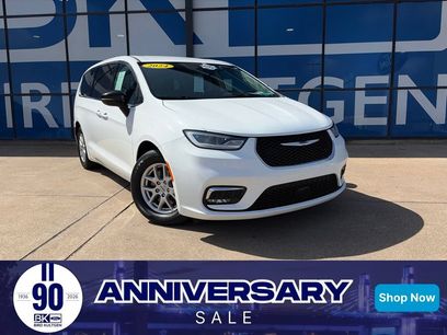 Used 2024 Chrysler Pacifica Touring-L