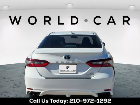Used 2022 Toyota Camry SE FWD image 4